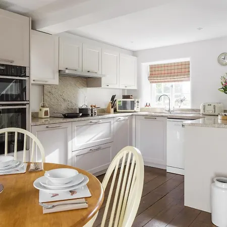 Carr Apartment *